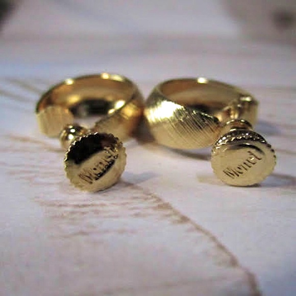 Vintage Monet Gold Hoop Screwback Earrings - Picture 3 of 7